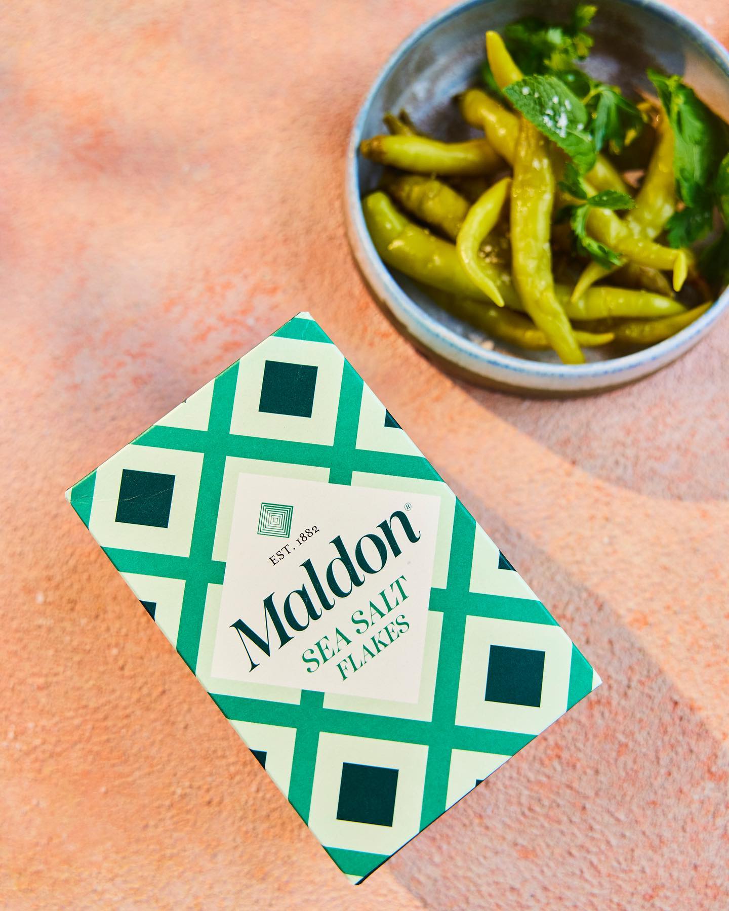 Maldon salt | Four generations of the Osborne family hand-picked the shape of the pyramid crystals that became Maldon’s signature for a century | Producer of Distributions Macchi