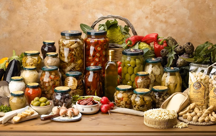 Dilillo | many specialties such as “Belle di Cerignola” olives, grilled Pugliese artichokes, as well as grilled squash and zucchini, roasted peppers, pâtés, grilled sweet onions, asparagus, sun-dried tomatoes, fennel, grilled eggplant and eggplant fillets, whole garlic sprigs in extra virgin olive oil, and much more | Producer of Distributions Macchi