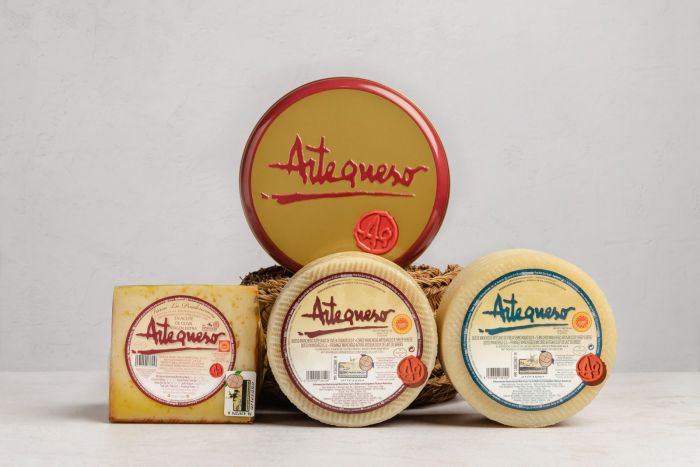 Artequeso | raw milk Manchego cheeses | Producer of Distributions Macchi